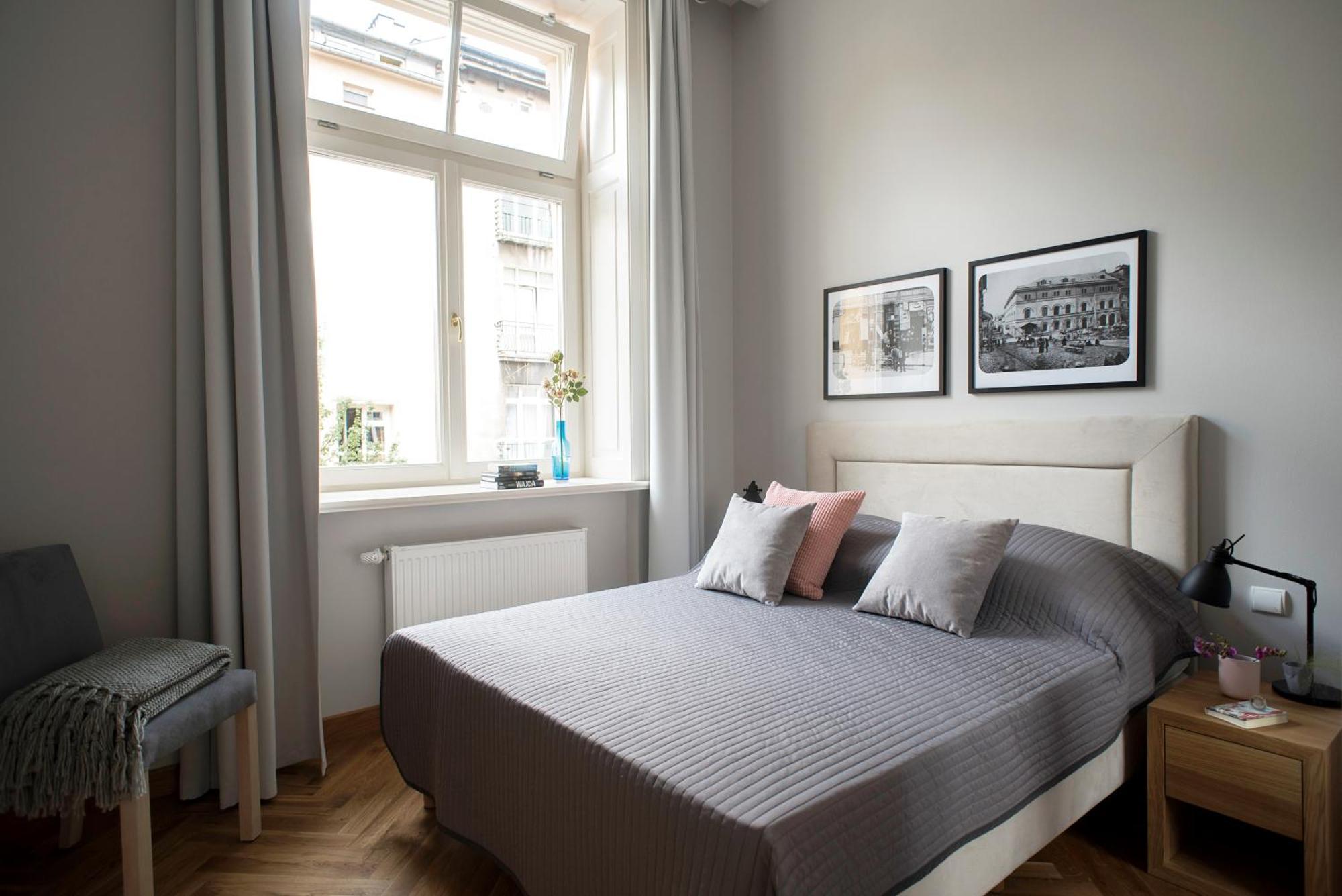 Deluxe One-Bedroom Apartment