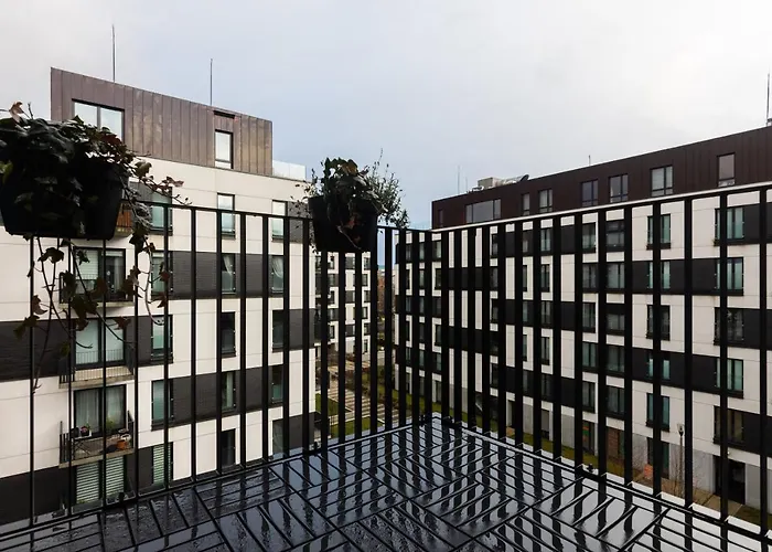Elegant Business Accommodation With Parking - By Upstairs